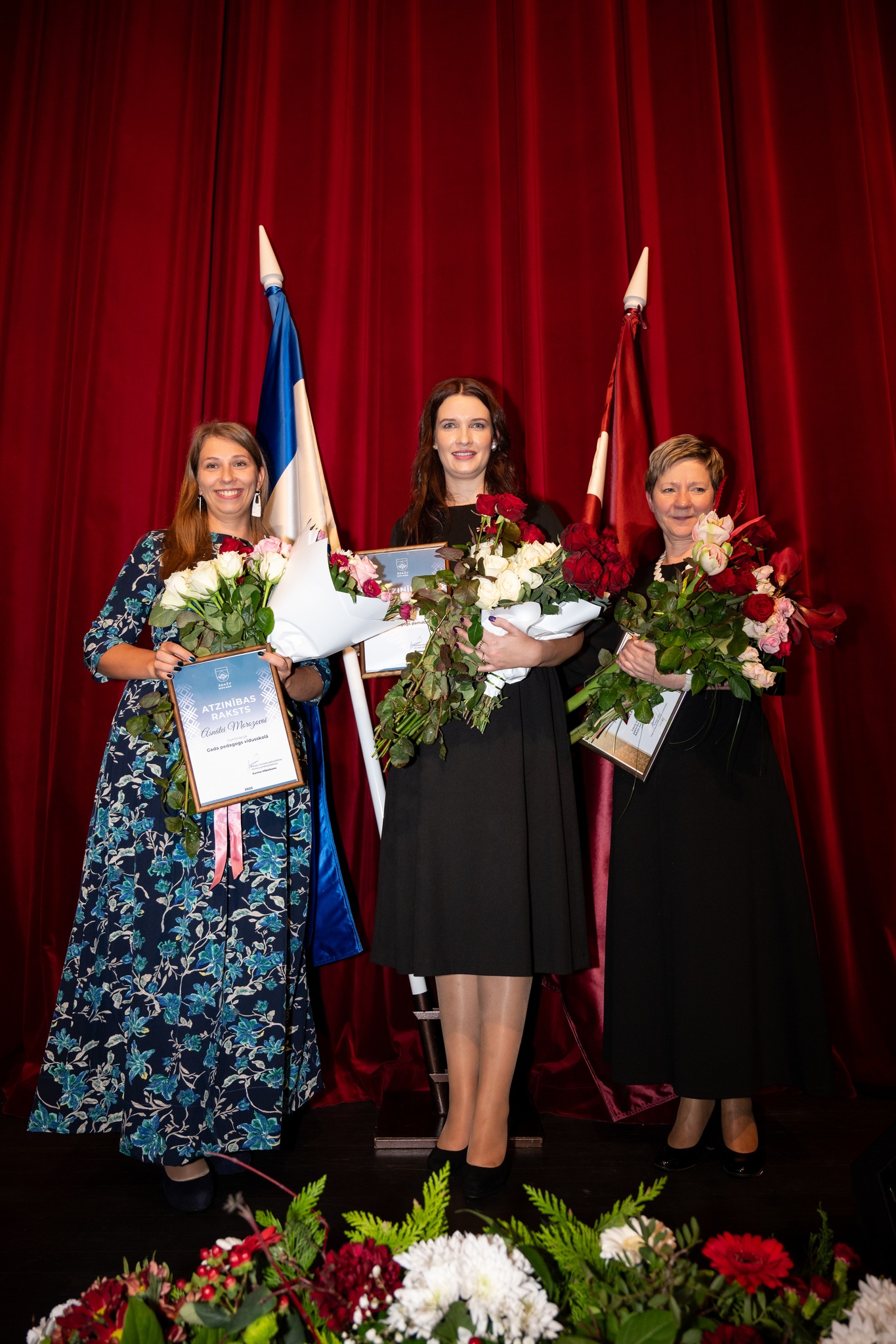 Lepojamies un no sirds sveicam “Gada novadnieks” un “Gada pedagogs” apbalvojumu ieguvējus - Ādažu vidusskolas darbiniekus!