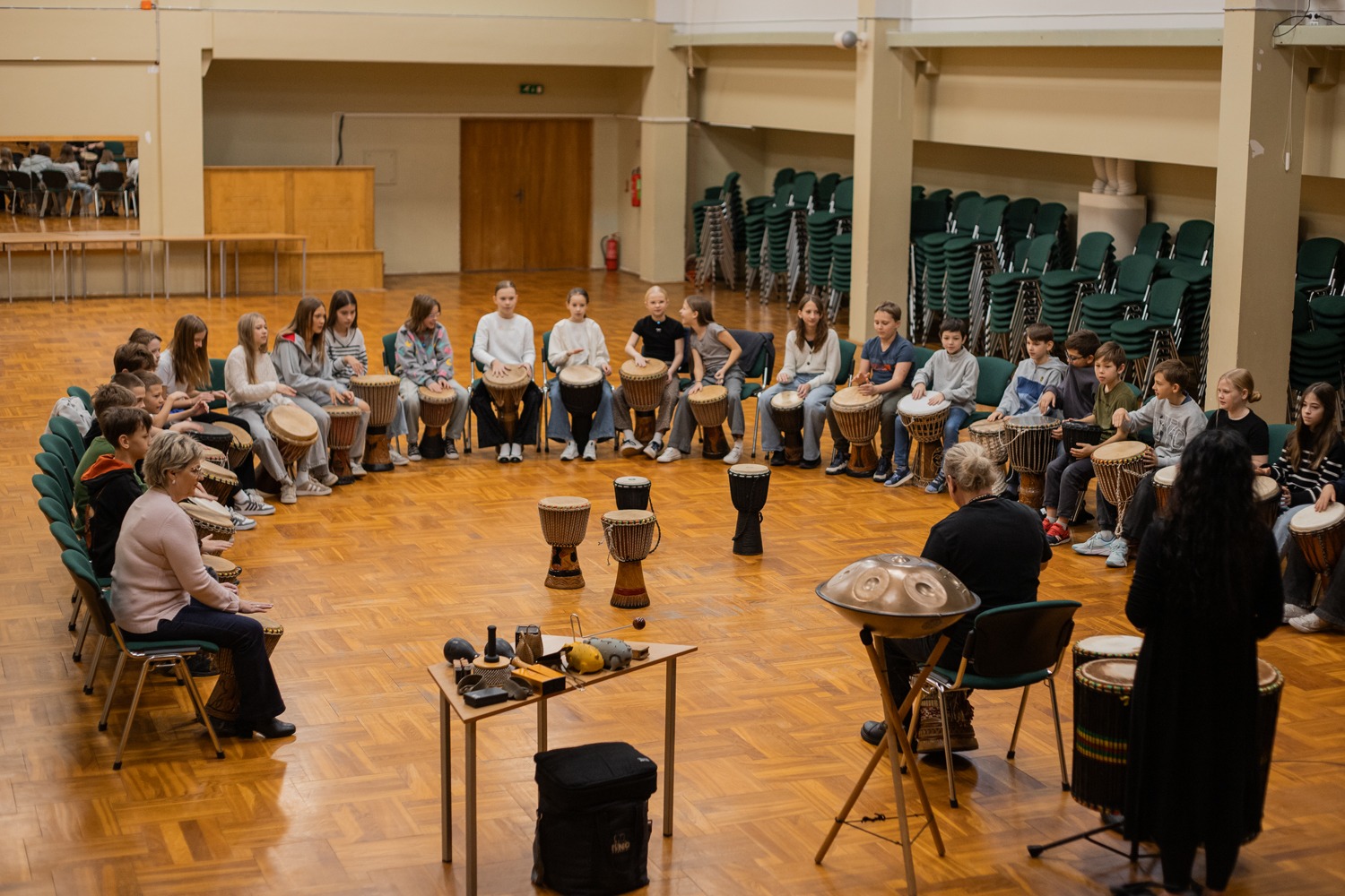 Muzikālas nodarbības ritma un skaņu pasaulē