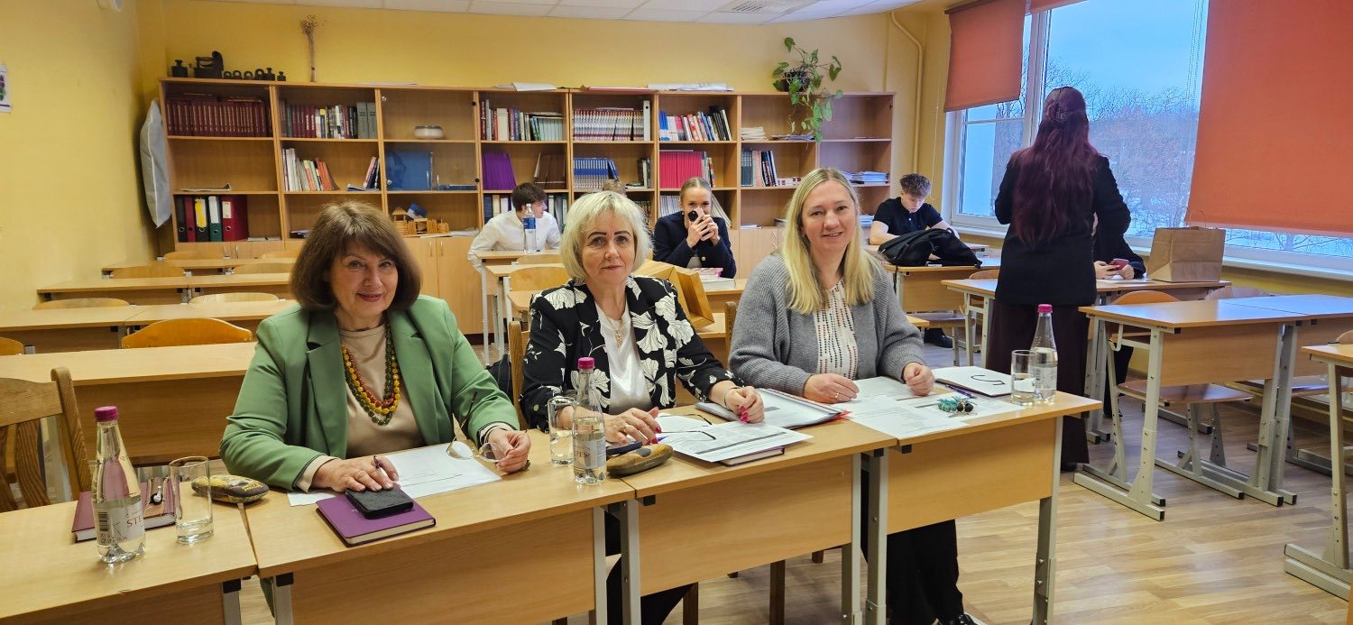 12. klašu skolēni aizstāv projekta darbus Starpdisciplinārā Kursa “Projekta darbs” noslēgumā