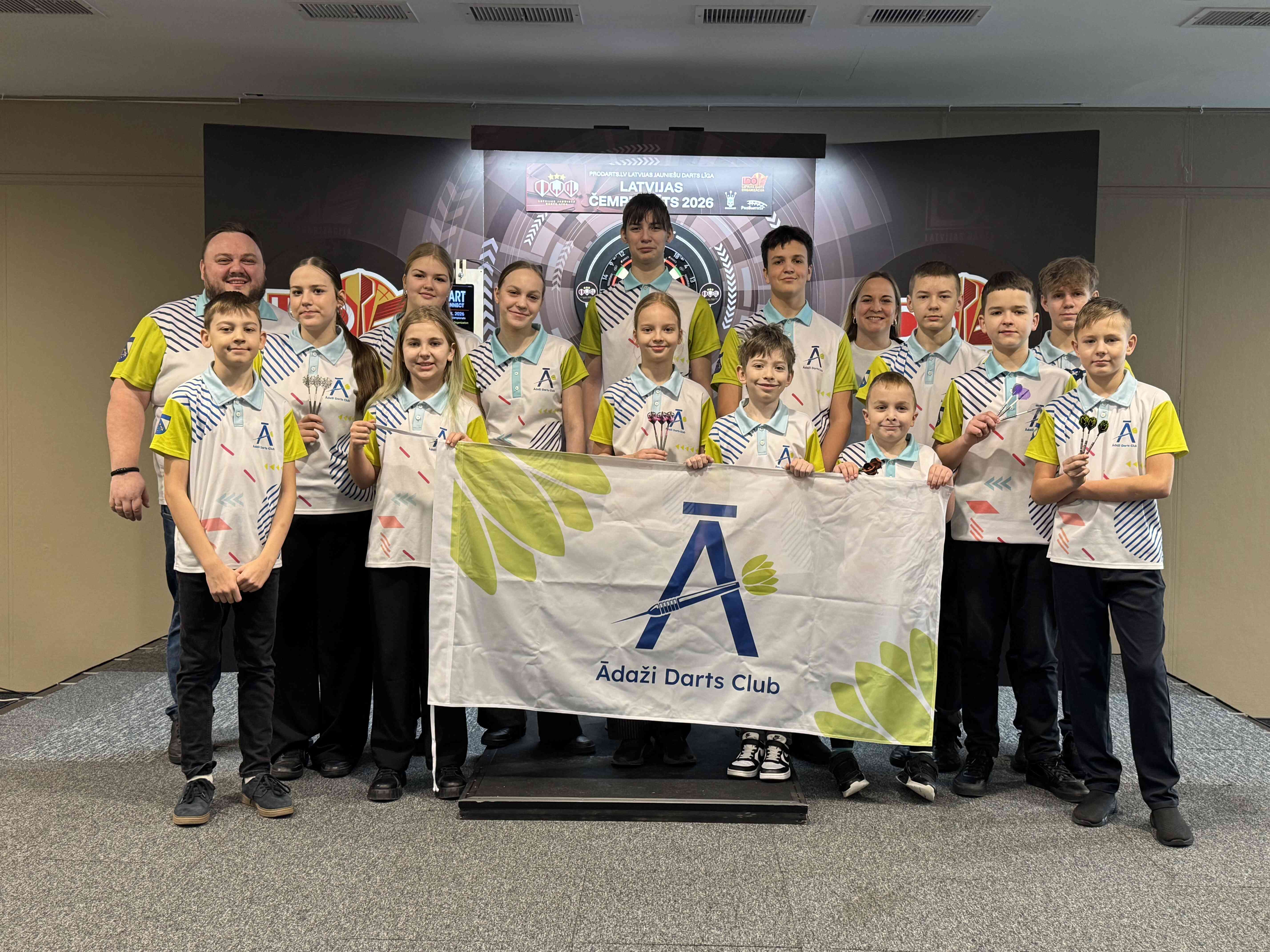 Latvijas čempionātā šautriņu mešanā jauniešiem
